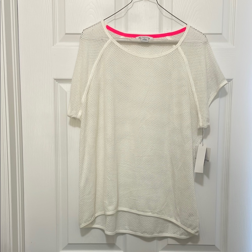 Liz Claiborne Cream Asymmetrical Short Sleeve T-Shirt